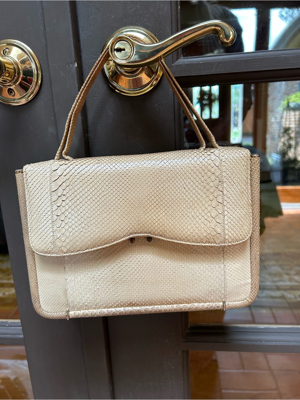 1950s Sydney of California Cream-colored, Snakeskin handbag w/snap closure